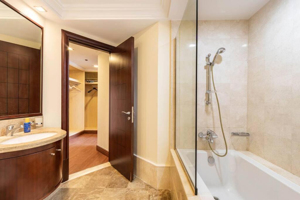 Luxury 1 Bedroom With A Private Beach Taj Granduer Residence At Palm Dubaï Extérieur photo